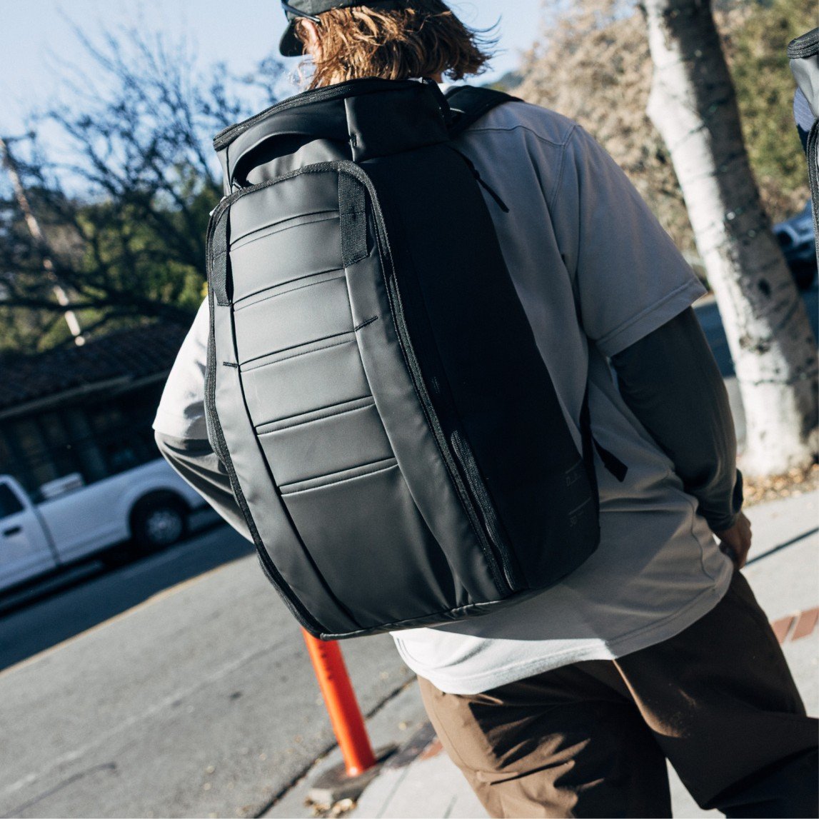 Hugger Backpack 30L Black Out